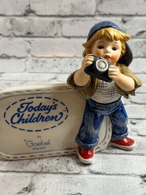 Vintage Hummel Goebel Figurine Germany Todays Children Camera Frobek Signed 1982